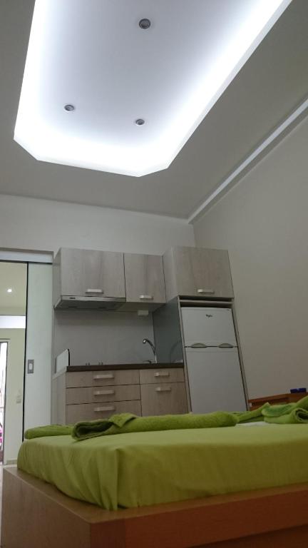 Anthia House - 带阳台的公寓