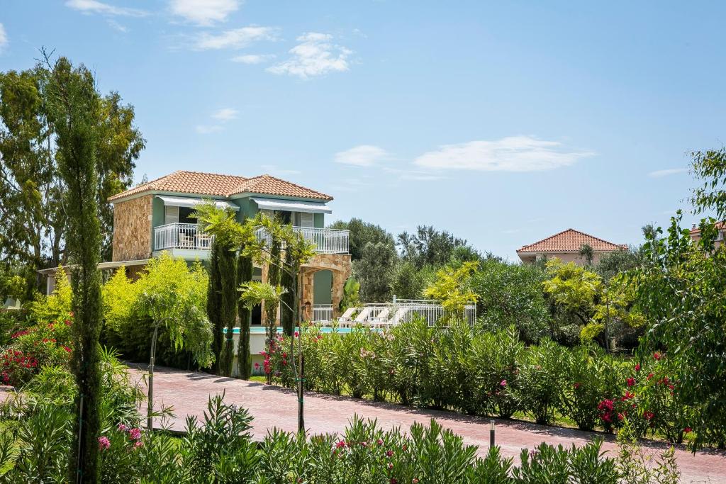 Afrodite Luxury Villa tesisinin dışında bir bahçe