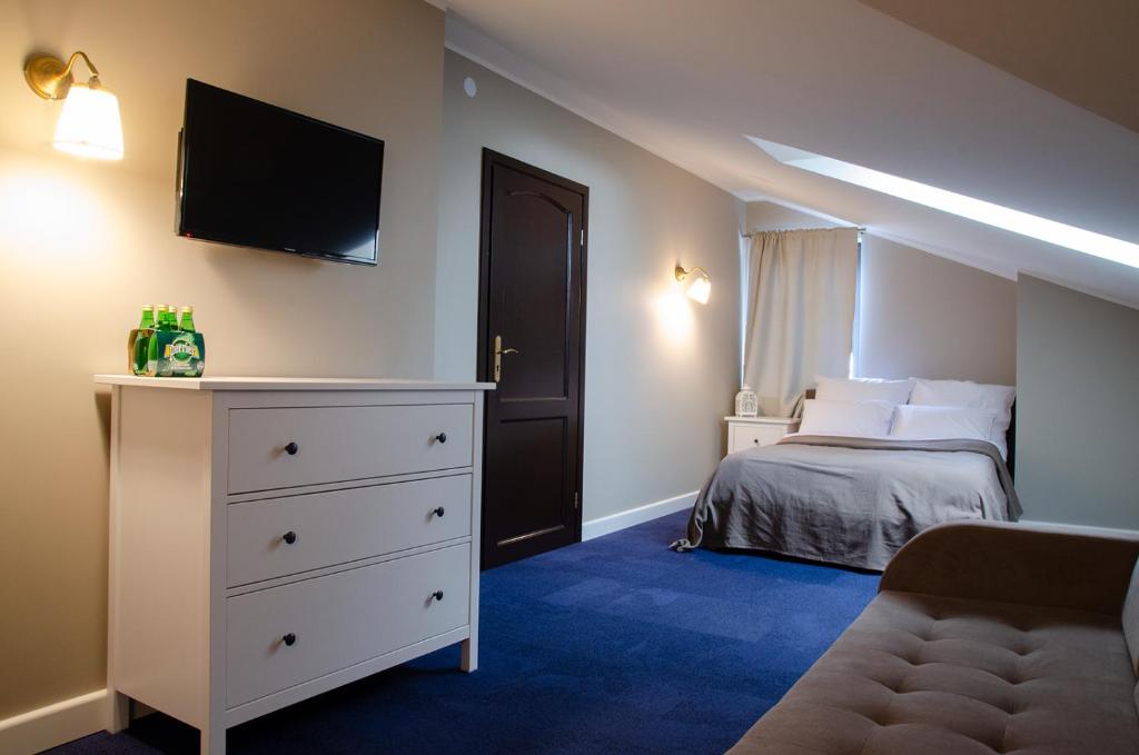 Postel nebo postele na pokoji v ubytování Szafirowy Dwór Hotel & Restauracja
