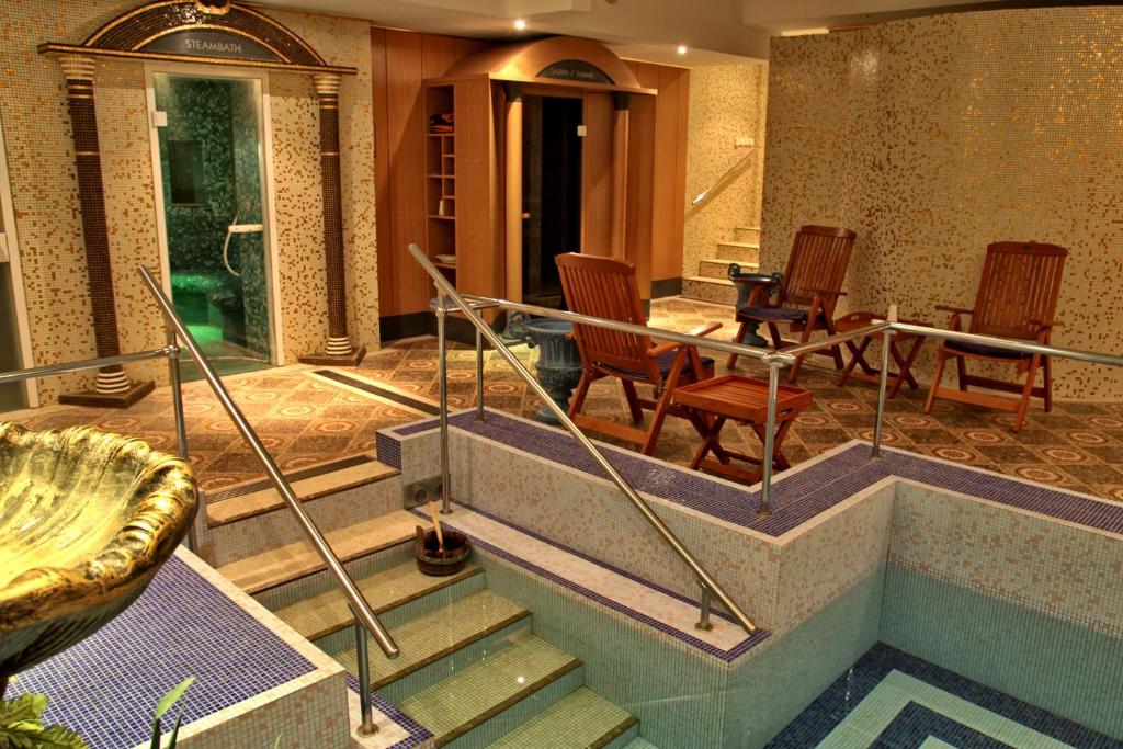 Bazén v ubytování Esplanade Spa and Golf Resort nebo v jeho okolí