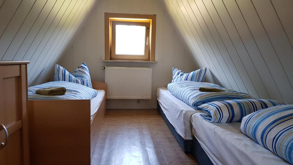Hotel-Pension Rennsteighütte Frauenwald - Apartamento De Tres Dormitorios