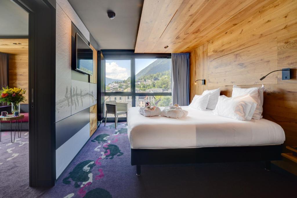 Кровать или кровати в номере Alpina Eclectic Hotel