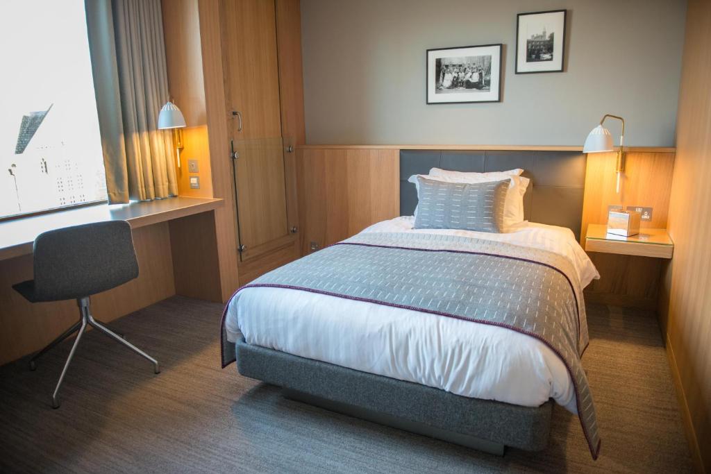 
Single Room with Private Bathroom
