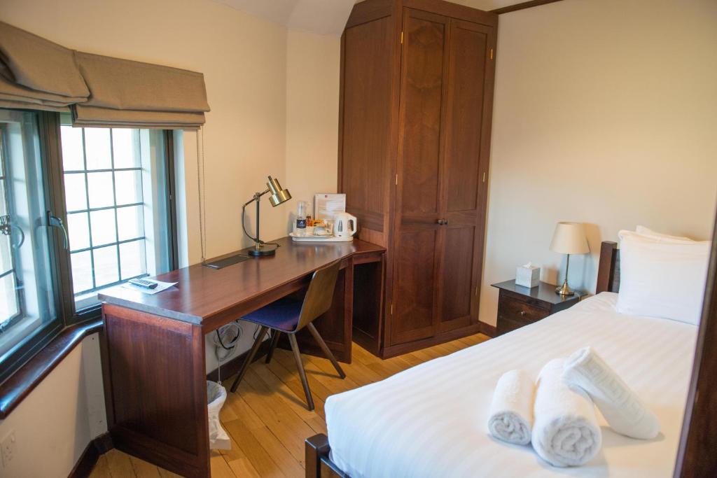 West Court- Jesus College - Resim 25