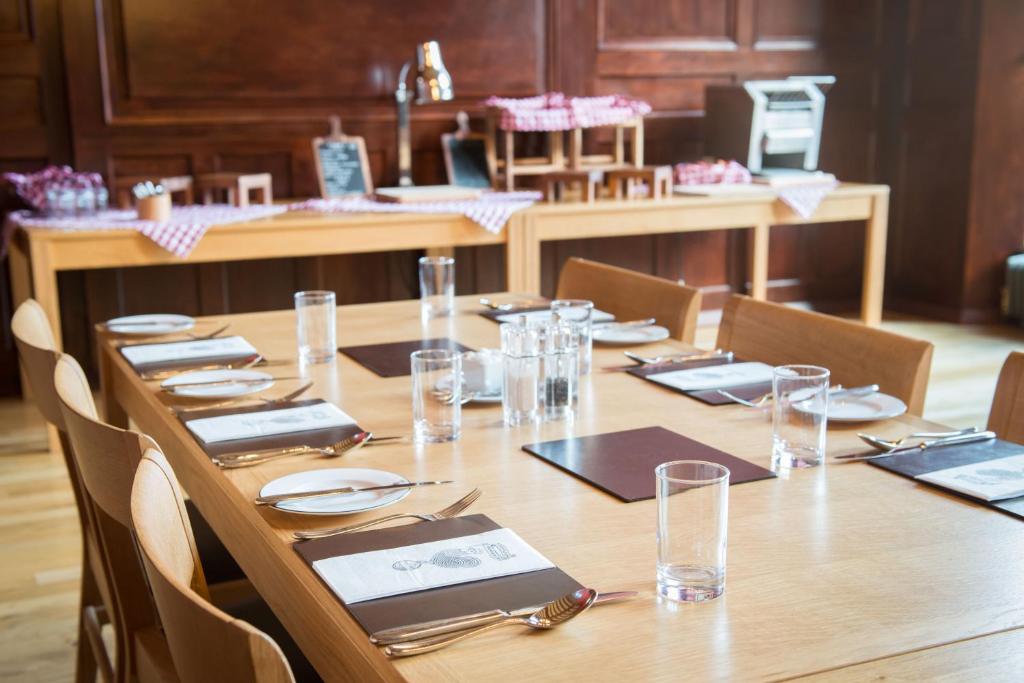 West Court- Jesus College - Resim 22