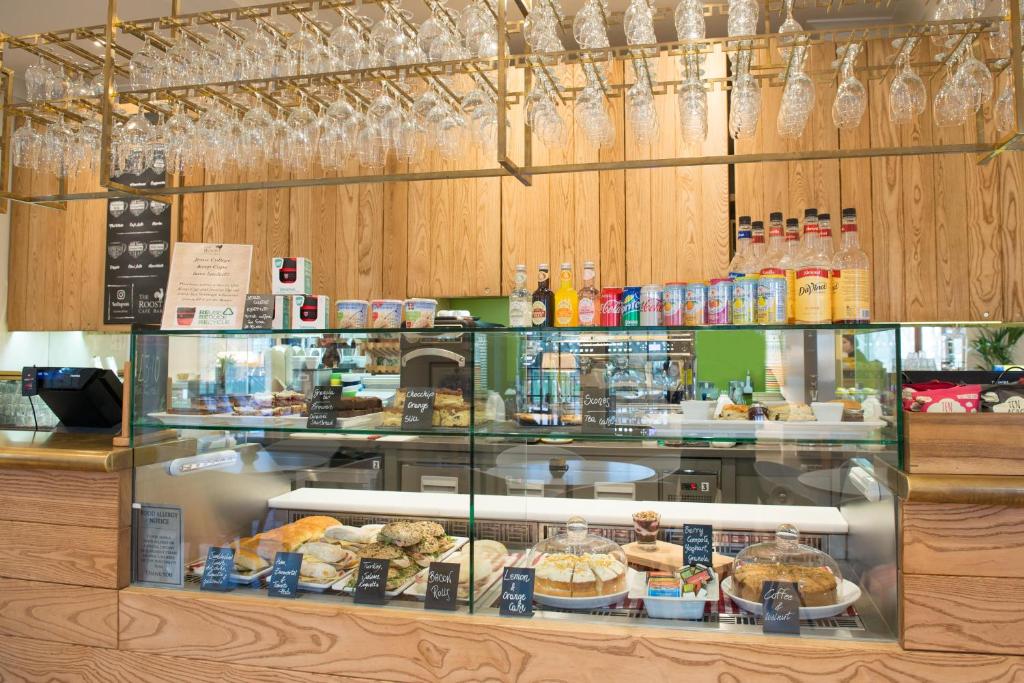 West Court- Jesus College - Resim 15