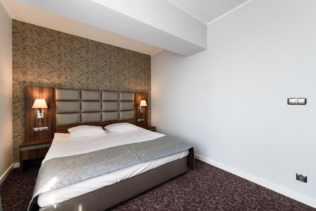 Posteľ alebo postele v izbe v ubytovaní Hotel Nowy Dwór