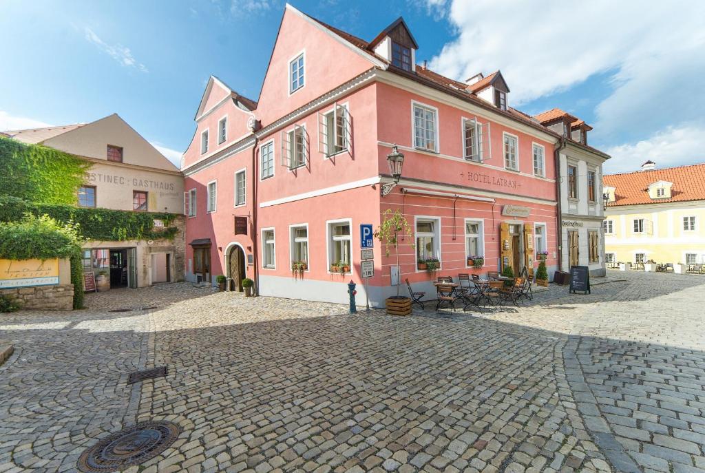 Budova, kde se hotel nachází