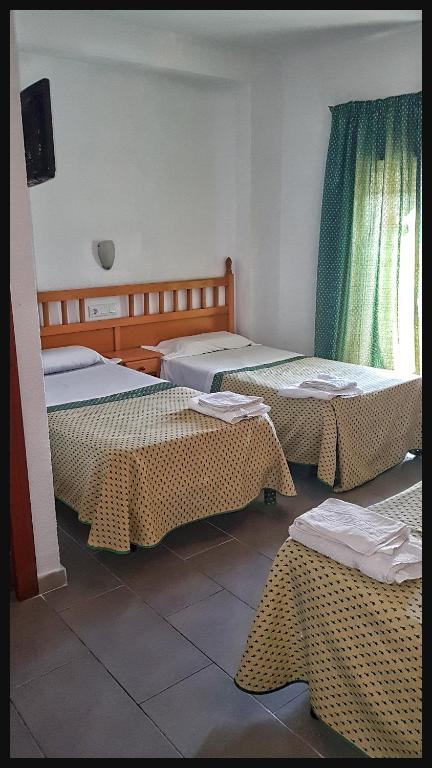 Postel nebo postele na pokoji v ubytování Hostal Isabel