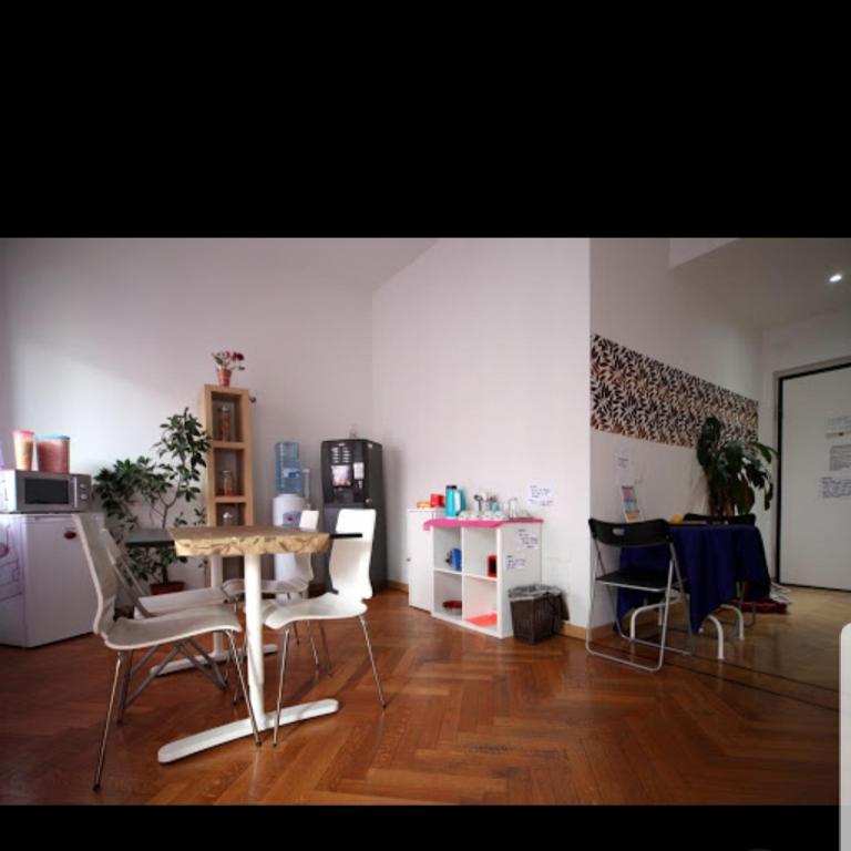 Kuchyň nebo kuchyňský kout v ubytování Family Hostel Milano