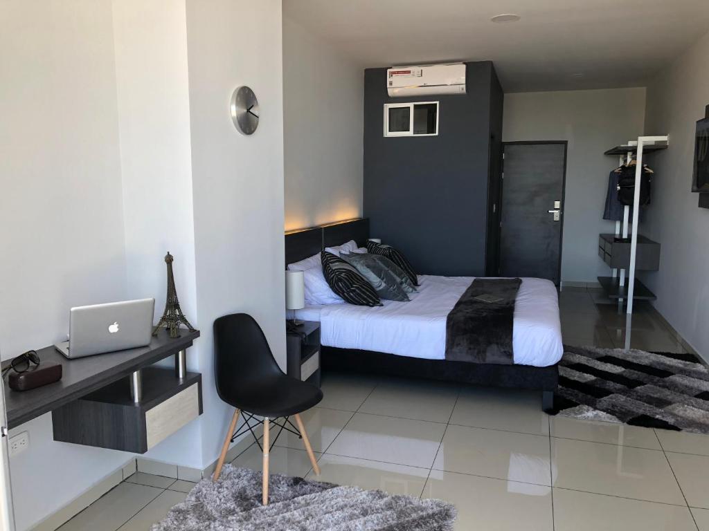 Postel nebo postele na pokoji v ubytování Hotel Doral Inn