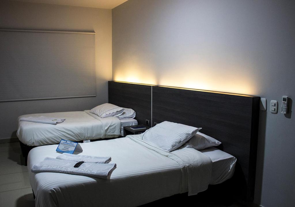 Postel nebo postele na pokoji v ubytování Hotel Doral Inn