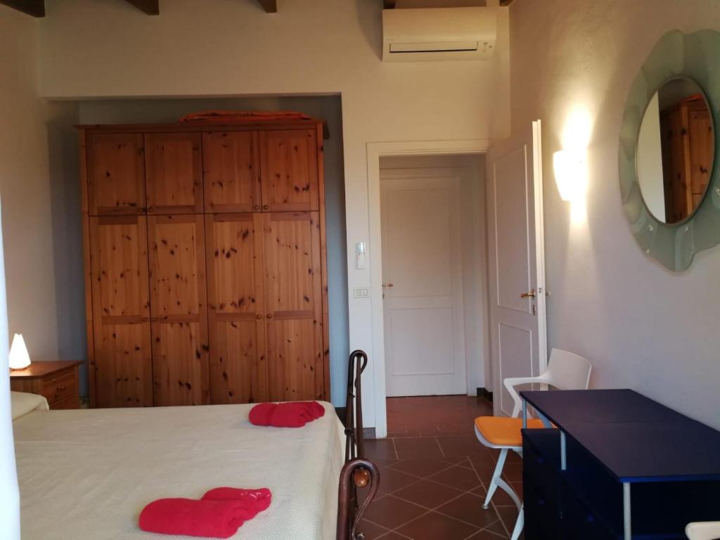 A bed or beds in a room at Villa con Piscina Stintino