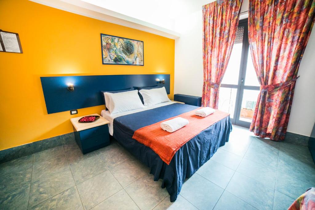 Postel nebo postele na pokoji v ubytování Hotel Raphael
