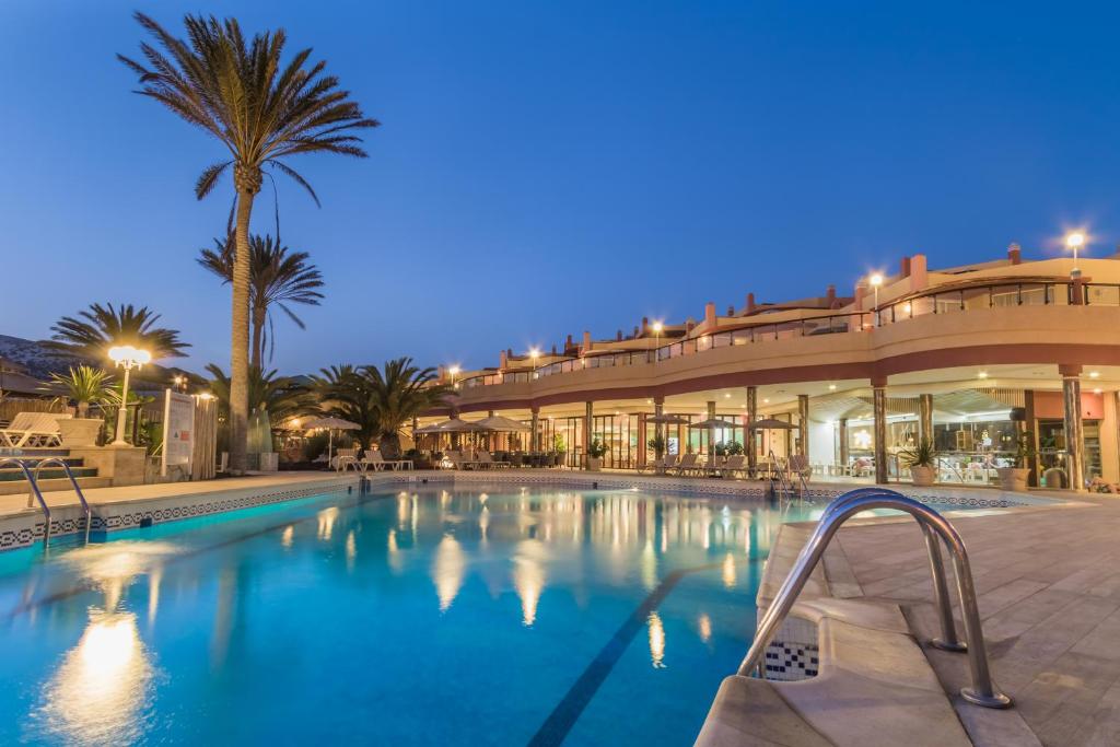 Bazén v ubytování Hotel Esmeralda Maris by LIVVO nebo v jeho okolí