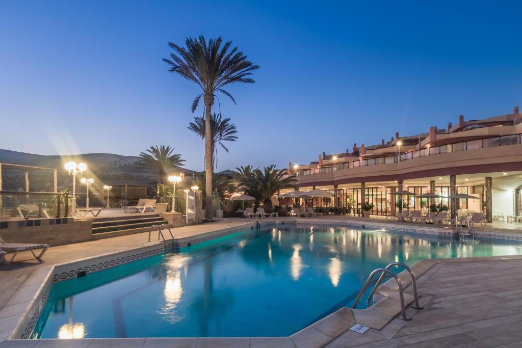 Bazén v ubytování Hotel Esmeralda Maris by LIVVO nebo v jeho okolí