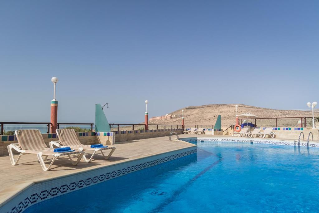 Bazén v ubytování Hotel Esmeralda Maris by LIVVO nebo v jeho okolí