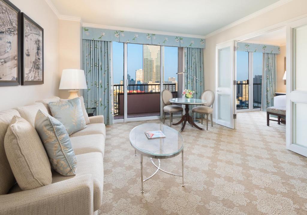 The Windsor Court - Deluxe Suite King