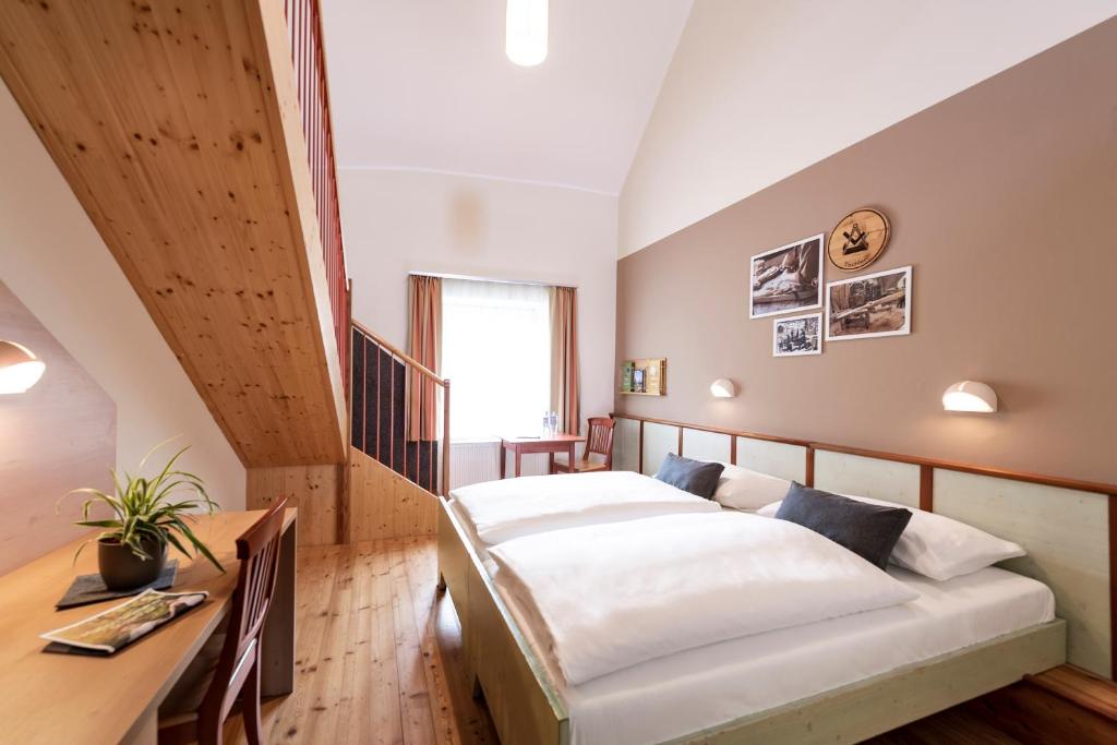 Posteľ alebo postele v izbe v ubytovaní JUFA Hotel Murau