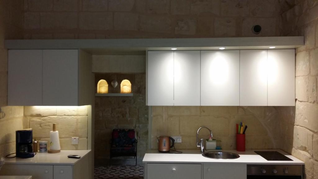 Köök või kööginurk majutusasutuses Magic in the Heart of Old Gozo (First Floor)