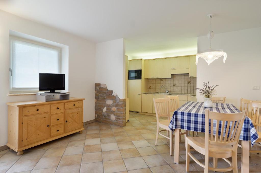 A kitchen or kitchenette at Appartamento Boschetto Giulia