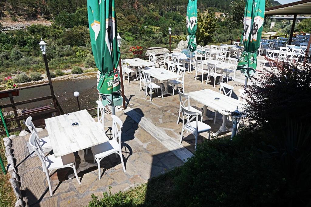 Restaurace v ubytování Makaza Complex