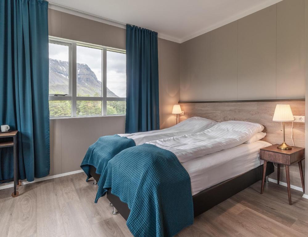Postel nebo postele na pokoji v ubytování Holt Inn