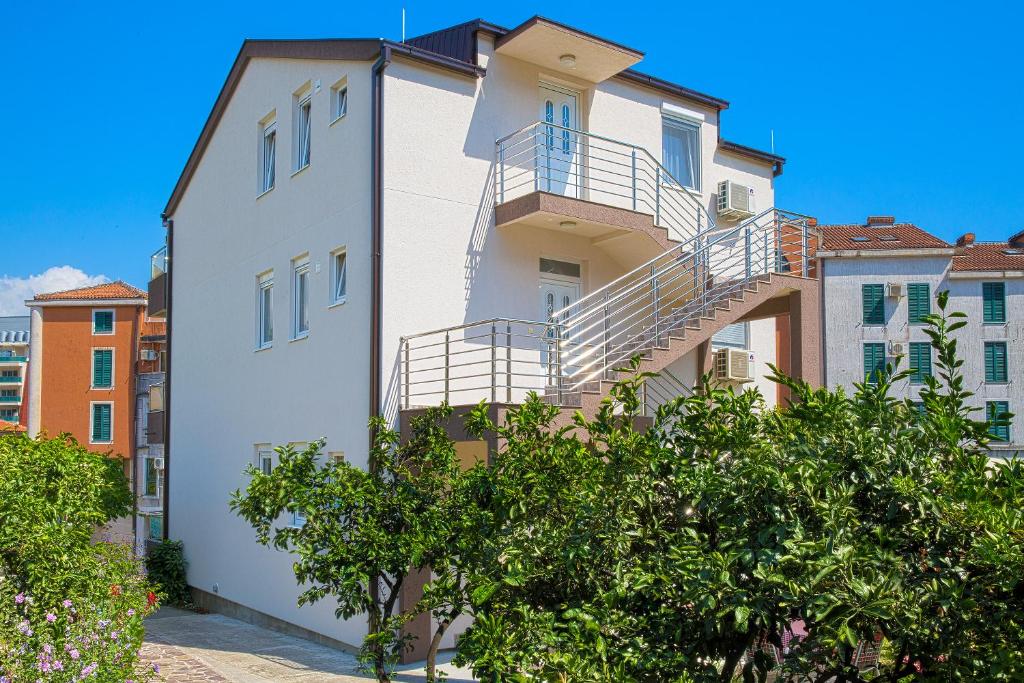 Apartments Budva Center 2 - 豪华两居室公寓 - 带3间浴室