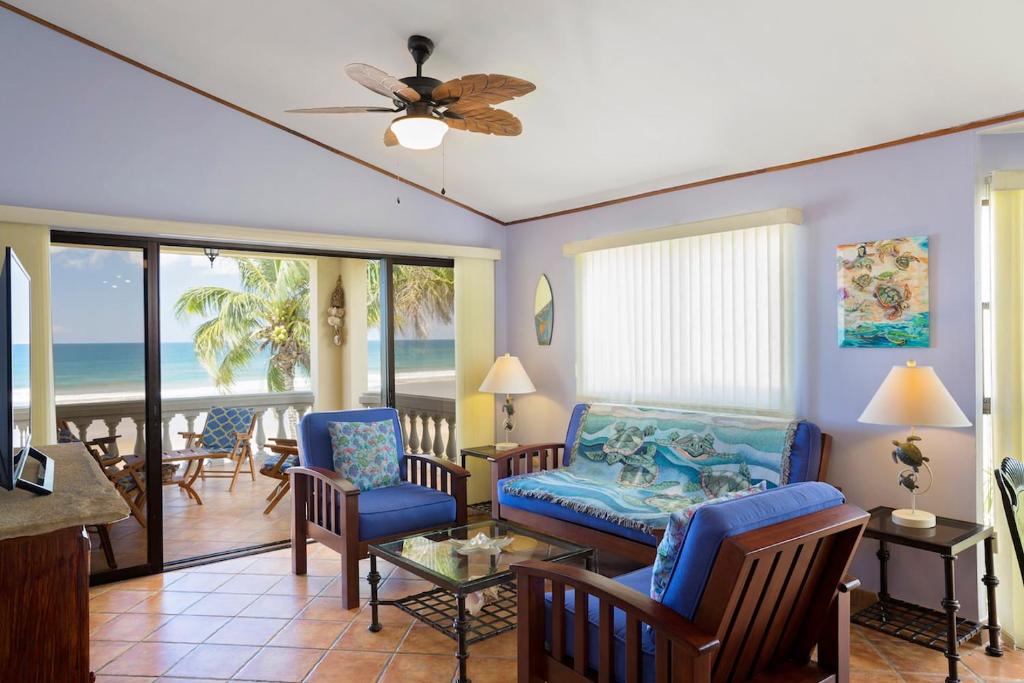 Villas Iguana A-8 Beachfront Condo