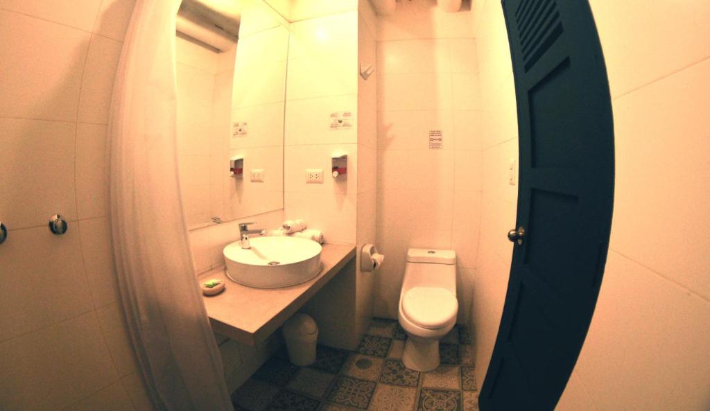 Bagno di Nao Victoria Hostel