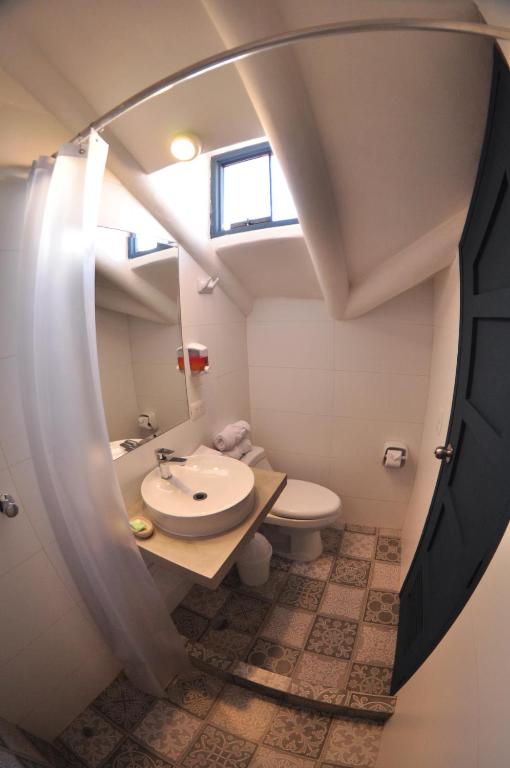 Bagno di Nao Victoria Hostel