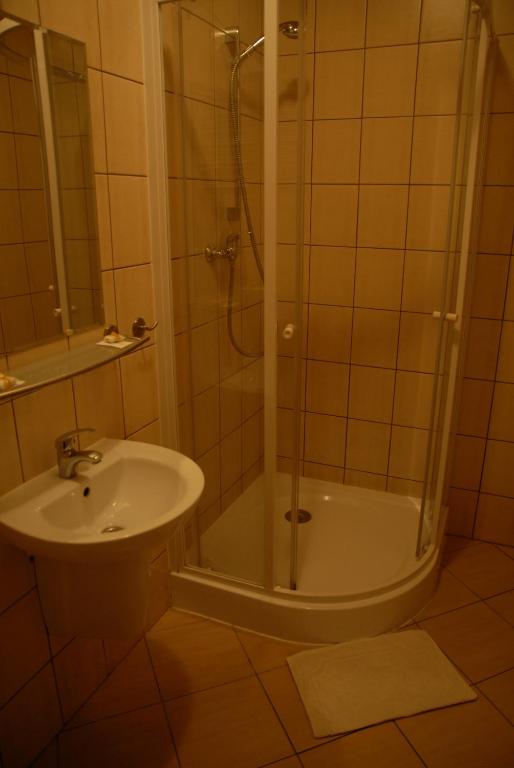 Koupelna v ubytování Hostel, Pokoje gościnne Mleczarnia - Ozonowane