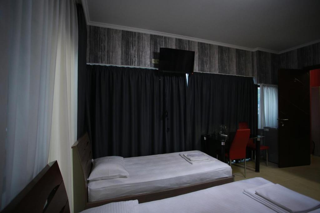 Postel nebo postele na pokoji v ubytování Hotel Okriba Tbilisi