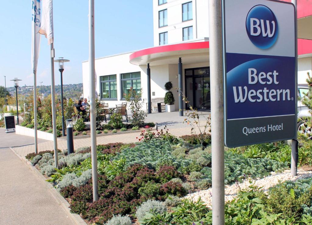 a buy sign in front of a building at Best Western Queens Hotel Pforzheim-Niefern in Pforzheim