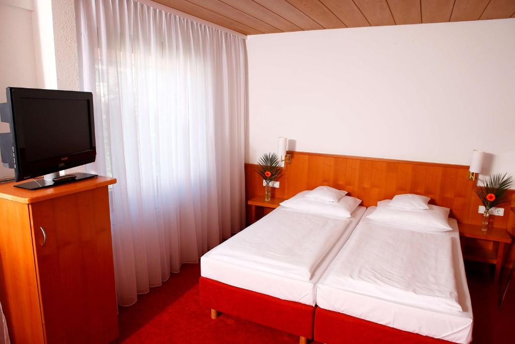 Postel nebo postele na pokoji v ubytování Hotel Stuttgart 21