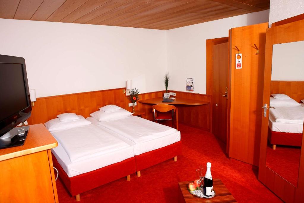 Postel nebo postele na pokoji v ubytování Hotel Stuttgart 21