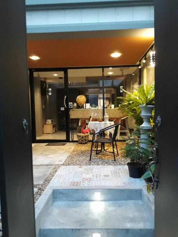 Alley living rama8 - 19