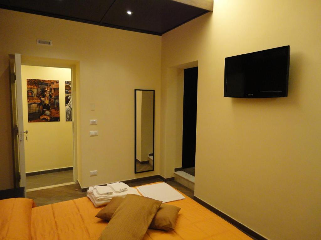 Televízia a/alebo spoločenská miestnosť v ubytovaní B&B Il Campanile