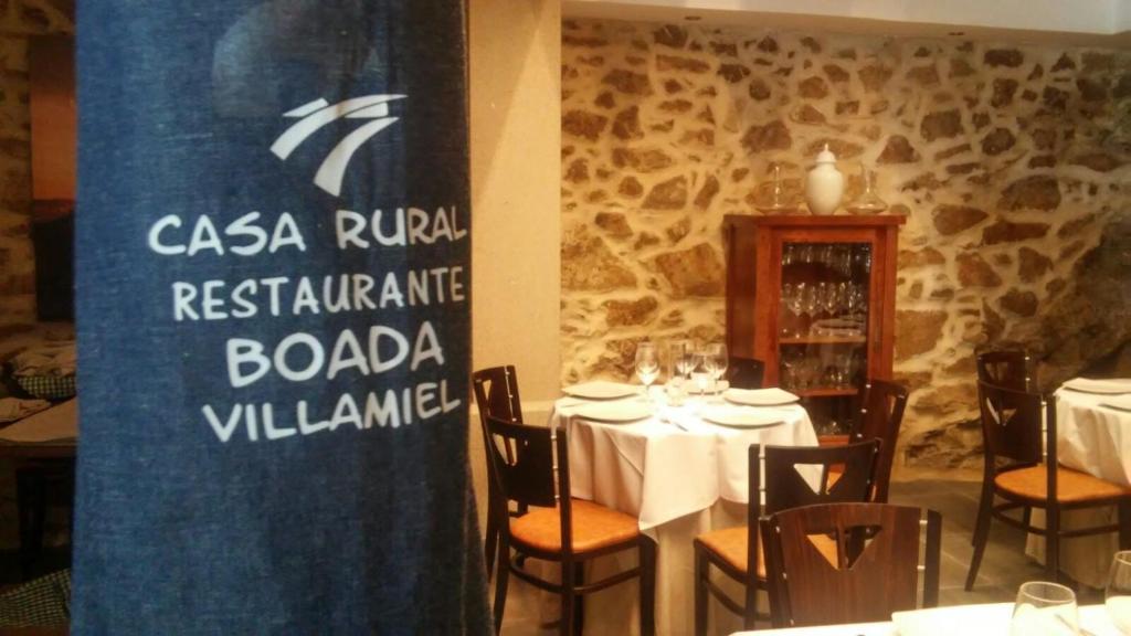 Reštaurácia alebo iné gastronomické zariadenie v ubytovaní Apartamentos & Casa Rural Boada con Jardin Interior y Barbacoa