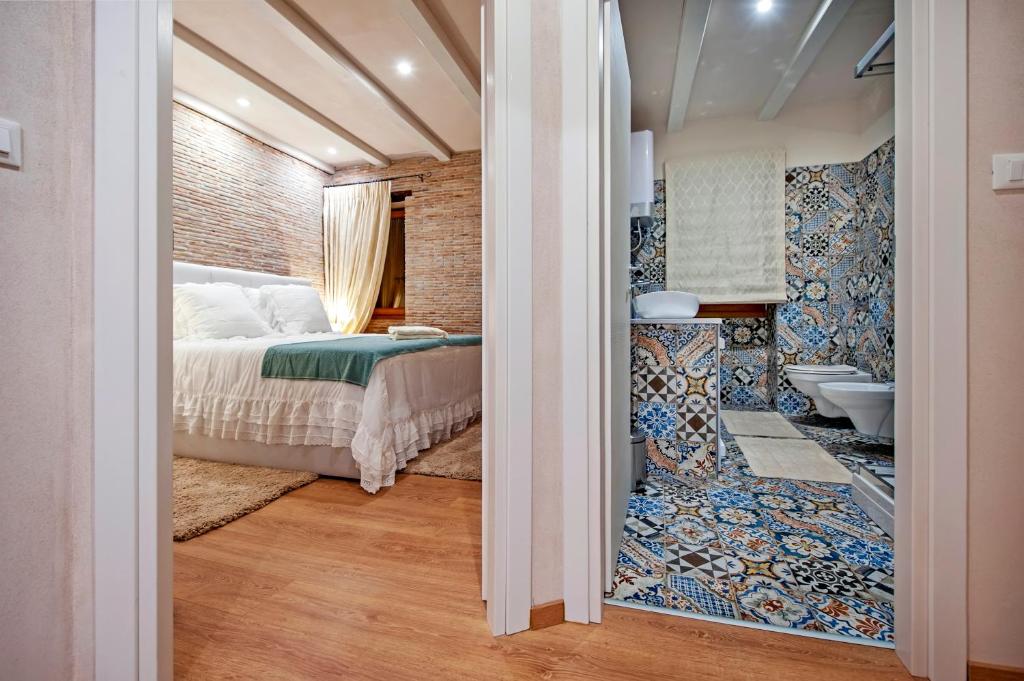 Apartments Casa De Amicis - 10