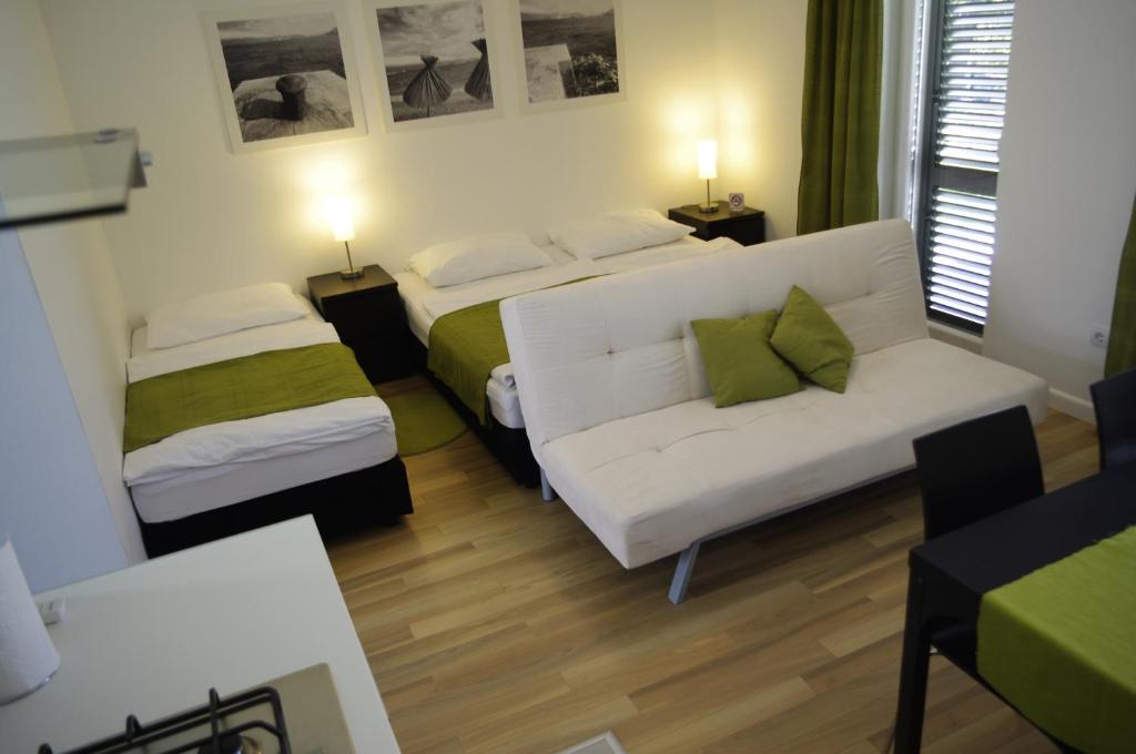 Postel nebo postele na pokoji v ubytování Apartments Santis10