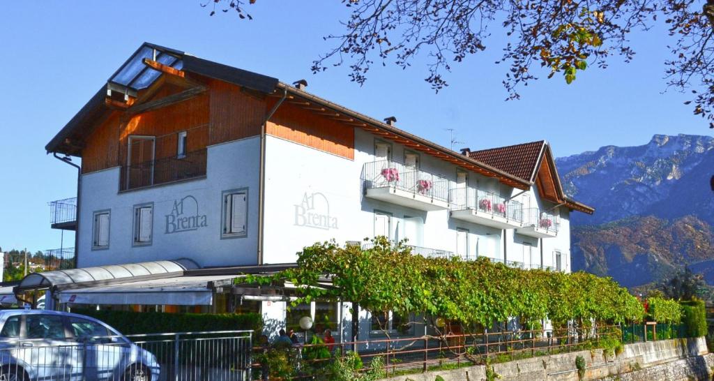 Nespecifikovaný výhled na hory nebo výhled na hory při pohledu z hotelu