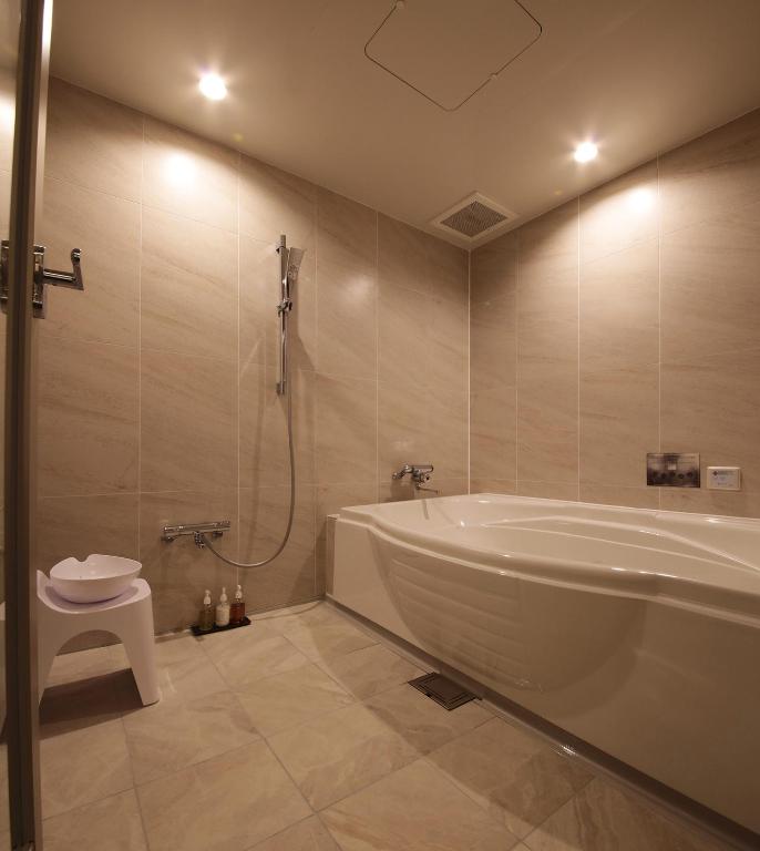 Koupelna v ubytování N Hotel