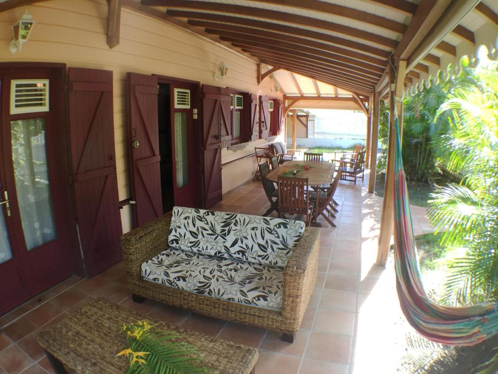 Posezení v ubytování Villa des Amandiers