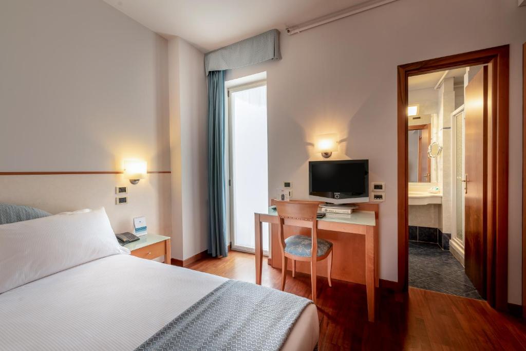 Postel nebo postele na pokoji v ubytování Hotel Baia Flaminia