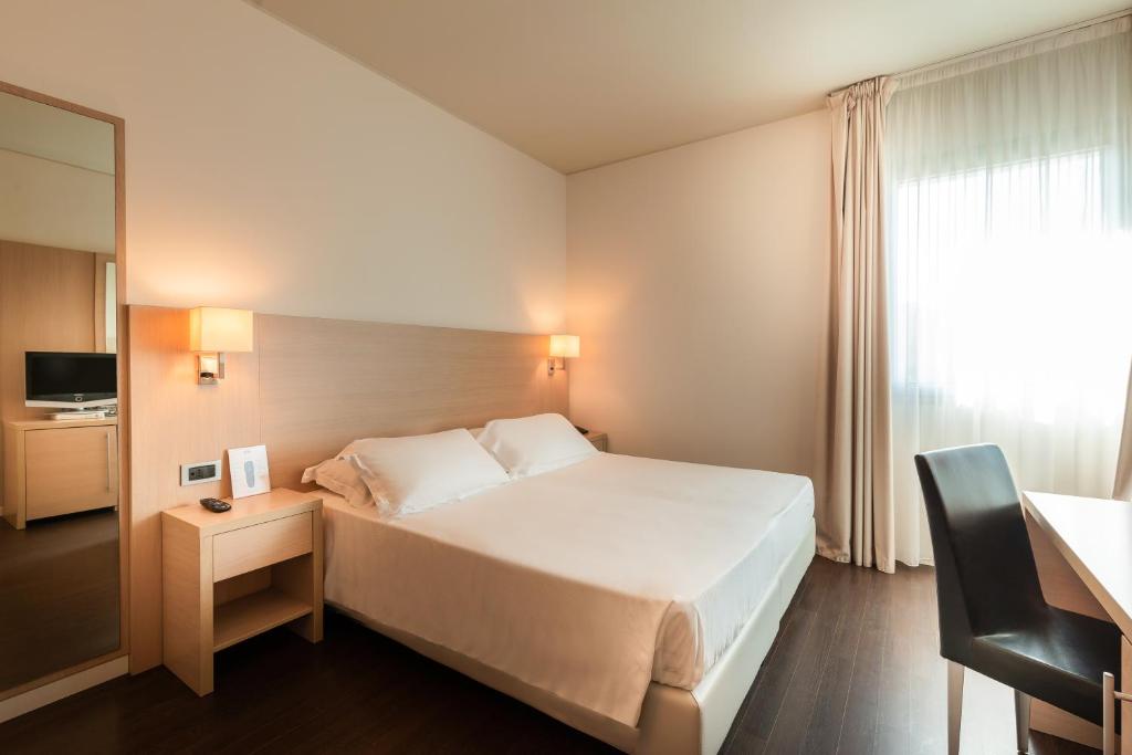 Postel nebo postele na pokoji v ubytování Hotel Baia Flaminia