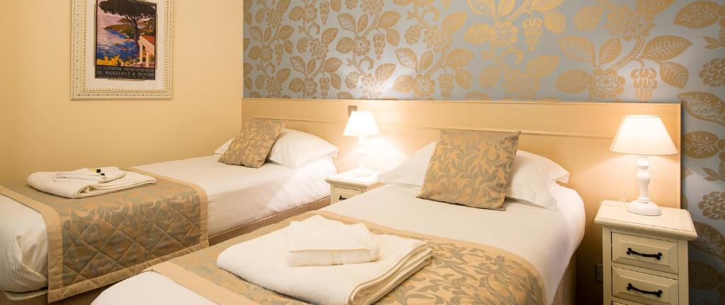 Postel nebo postele na pokoji v ubytování Maison Gorey Hotel