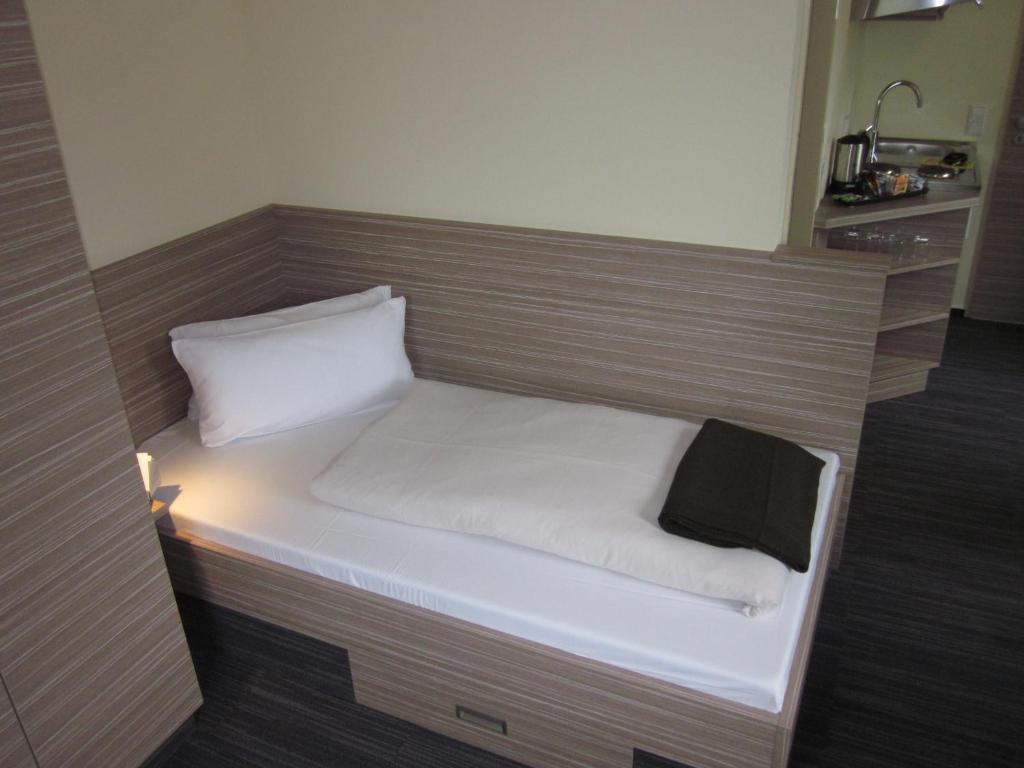 Postel nebo postele na pokoji v ubytování Hotel Zur Heide