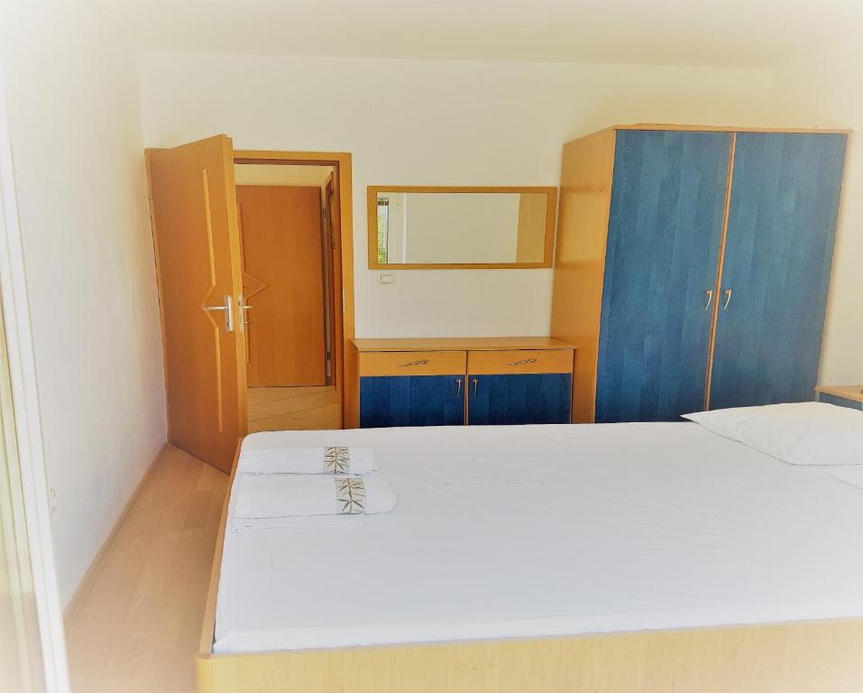 Postel nebo postele na pokoji v ubytování Apartments Vrtlici