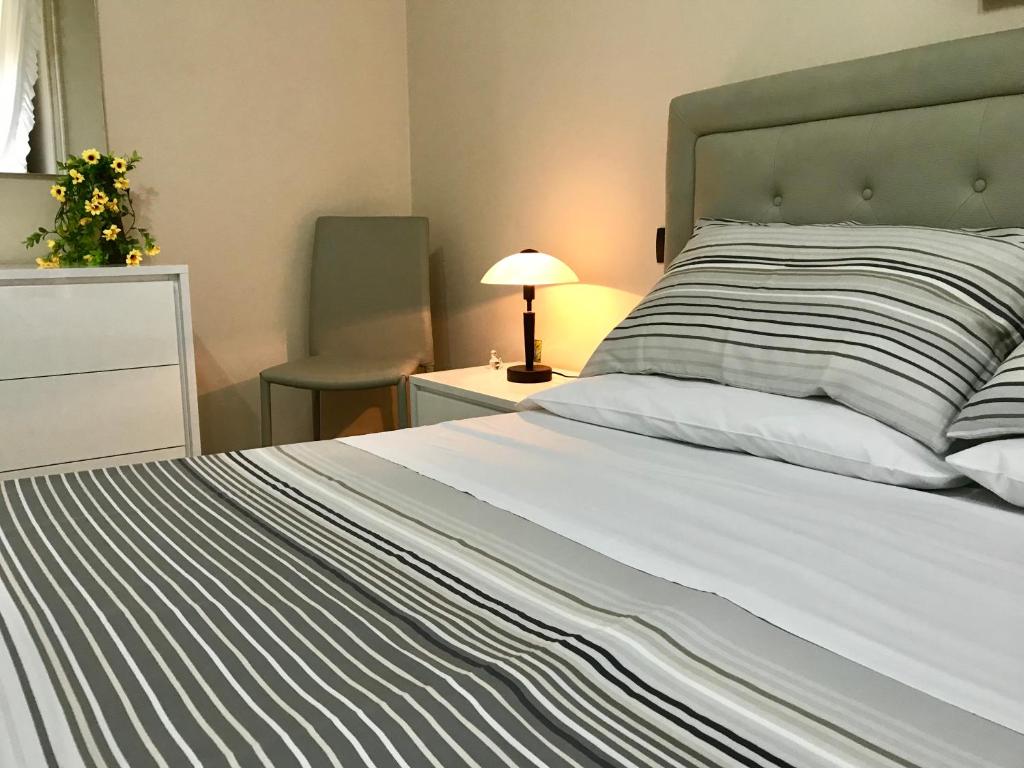 Łóżko lub łóżka w pokoju w obiekcie B&B Villa Roma